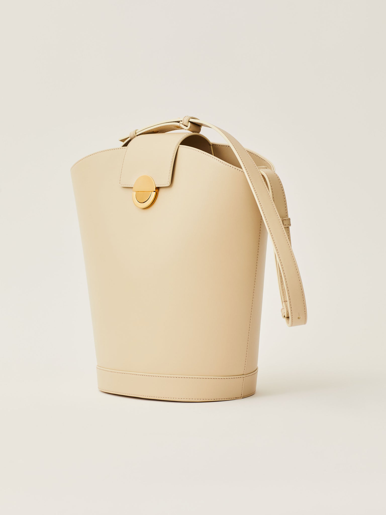 Objets Daso Ivory Leather Vivian Handbag: Profile View with Side-Draped Shoulder Strap